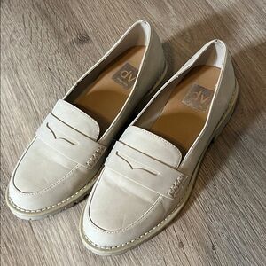 DV by Dolce Vita Women's Beige Loafers